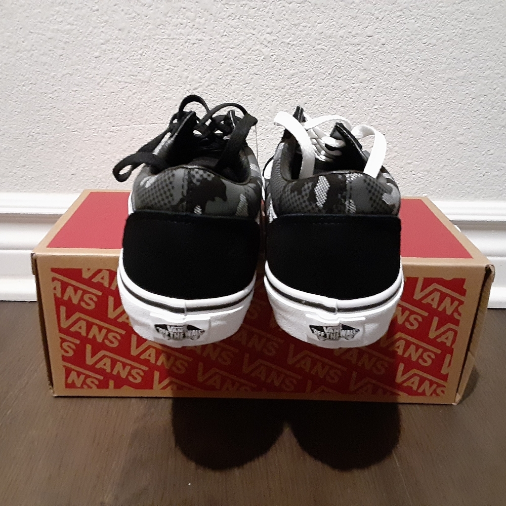 Vans - Picture 4 of 4